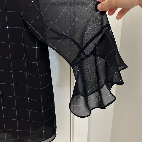 RW&Co blouse with bell sleeves - Picture 3 of 3